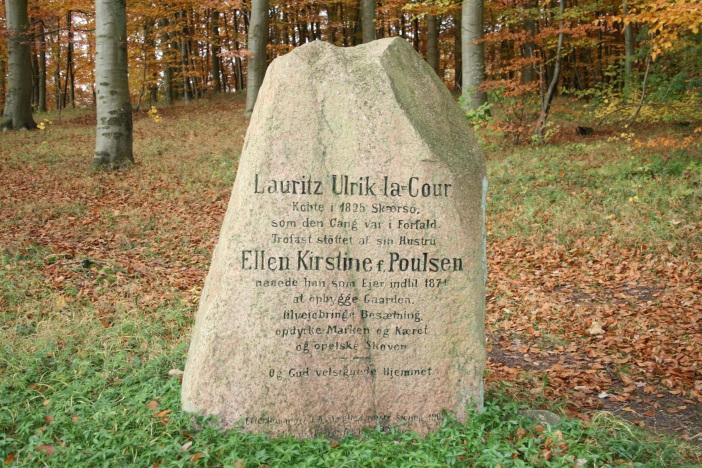 Memorial stone for Lauritz Ulrik la Cour
